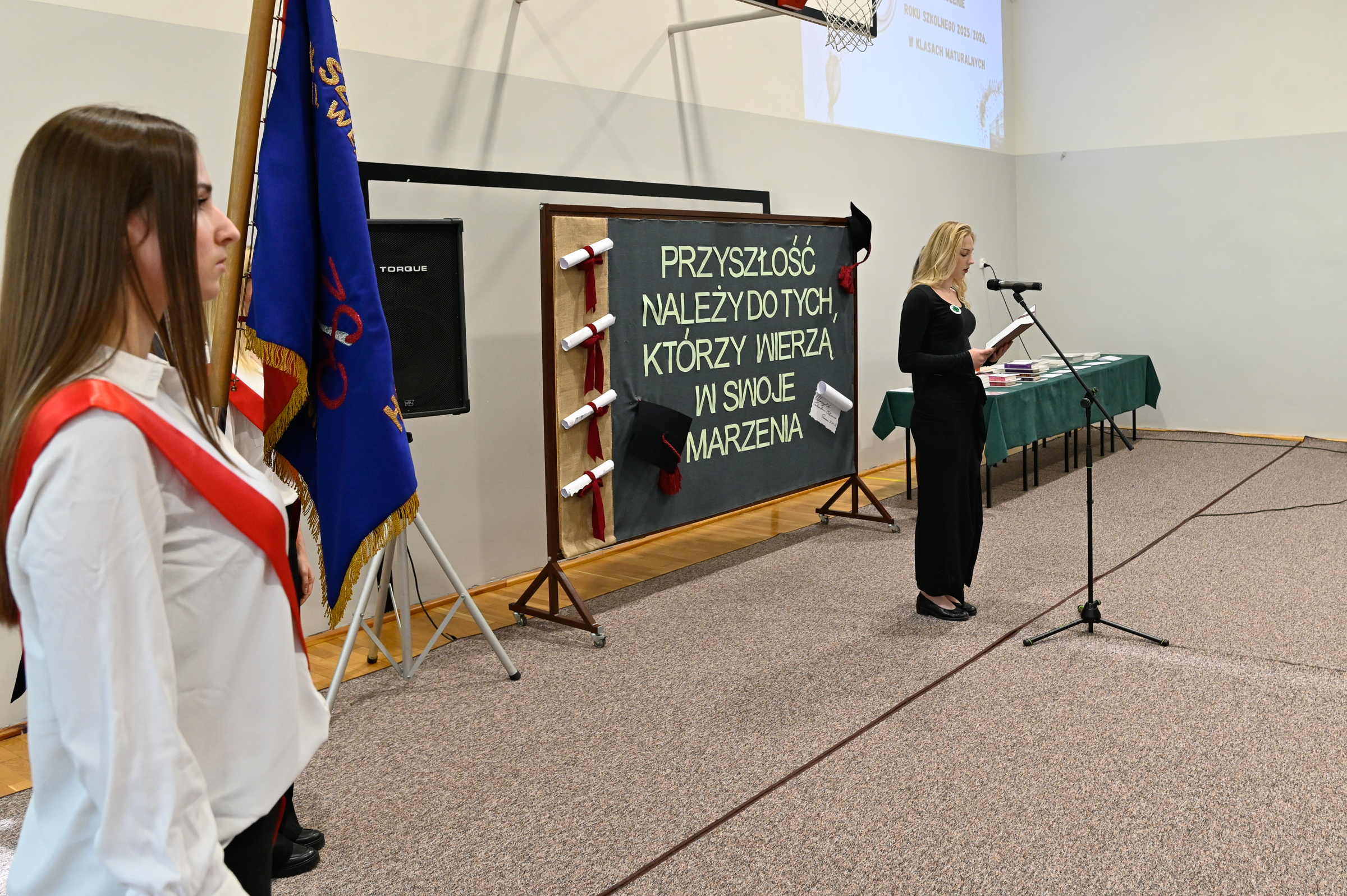 UROCZYSTE ZAKOŃCZENIE SZKOŁY PRZEZ KLASY MATURALNE.