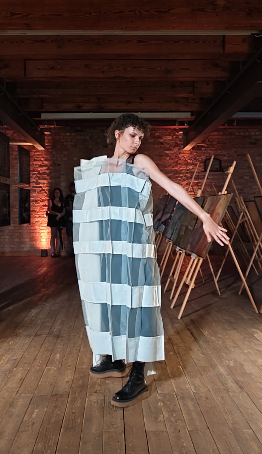 Pokaz kolekcji o nazwie „Rythm on the Runway” w Słodowni – 17 lipca.